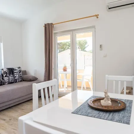 Apartment Ujakovic Privlaka (Zadar)