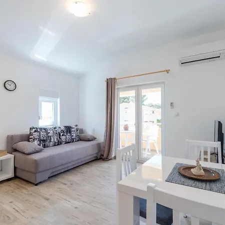 Ujakovic * Privlaka (Zadar)